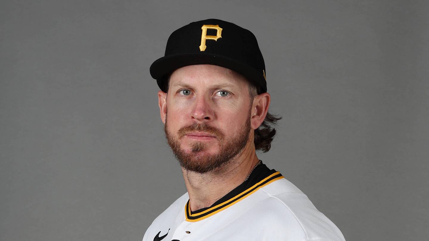 Pirates Adding Veteran Relief Pitcher to Roster