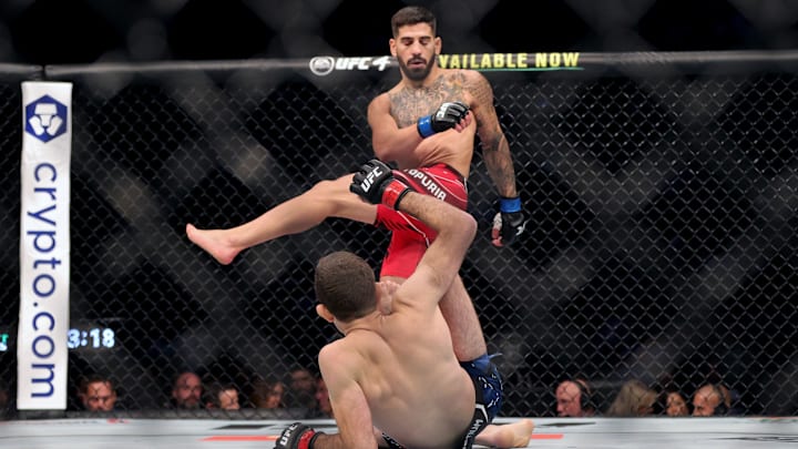 Ilia Topuria se convirtió en el primer español campeón de la UFC tras noquear a Alexander Volkanovski