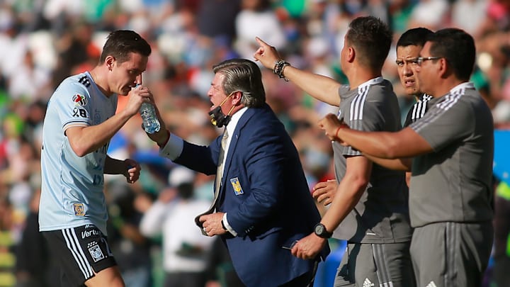 Florian Thauvin le hizo una escena de molestia a Miguel Herrera Florian Thauvin le hizo una escena de molestia a Miguel Herrera