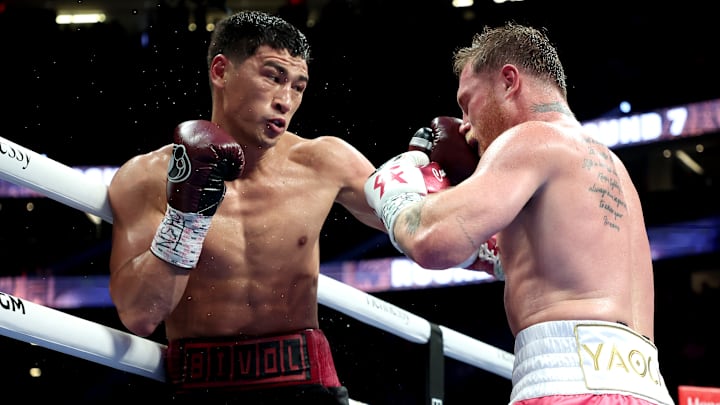 "Canelo" Álvarez tuvo un duro obstáculo ante Dmitry Bivol 