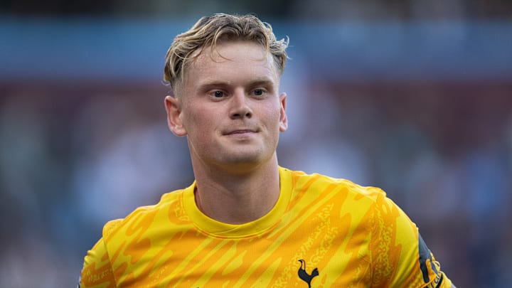Lille want to sign Antonin Kinsky on loan.