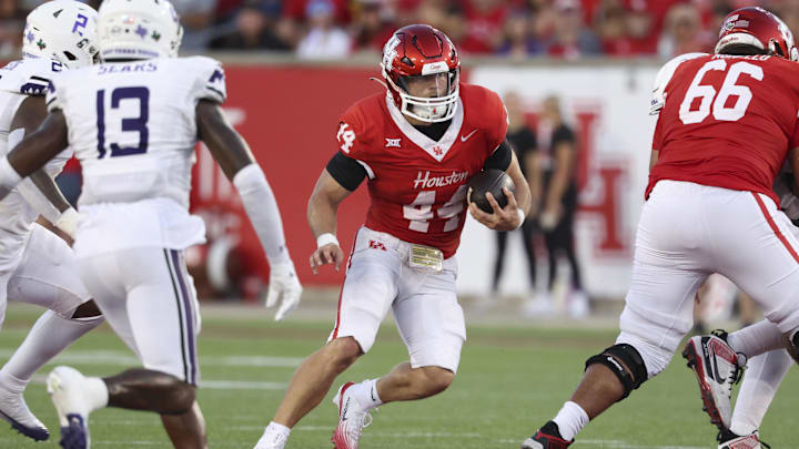 Houston Cougars running back Dean Connors (44) runs with the ball during the first quarter against the Stephen F. Austin Lumberjacks at TDECU Stadium.