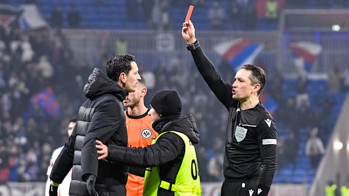 Dino Toppmöller wurde mit Rot des Innenraums verwiesen Dino Toppmöller wurde mit Rot des Innenraums verwiesen