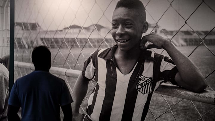 TOPSHOT-FBL-BRAZIL-PELE-HEALTH-MUSEUM