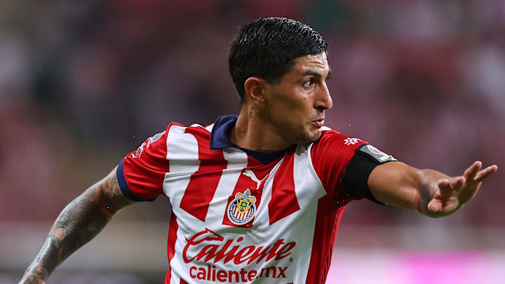 Víctor Guzmán tendría tiempo para recuperarse antes del Clásico Nacional