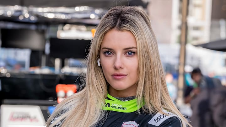 June 01 Detroit Grand Prix LINDSAY BREWER (R) (76) of Denver, Colorado prepares to practice for the Detroit Grand Prix on the Streets of Detroit in Detroit, MI.