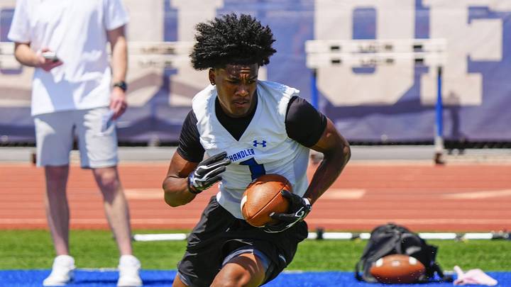 Chandler wide receiver Jai Jones (1) catches a passes and runs in a drill during spring football showcase at Chandler High School in Chandler on May 12, 2026.