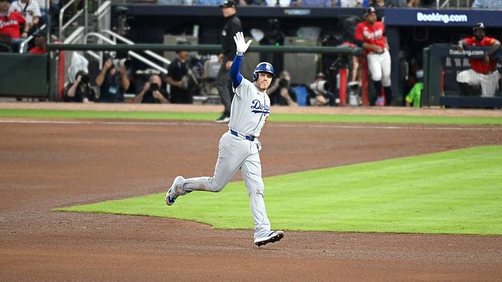 Los Dodgers vencieron a los Bravos de Atlanta en cuatro juegos. Los Dodgers vencieron a los Bravos de Atlanta en cuatro juegos.