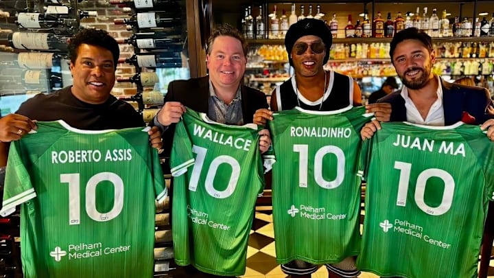 Ronaldinho é o novo acionista do Greenville Triumph.