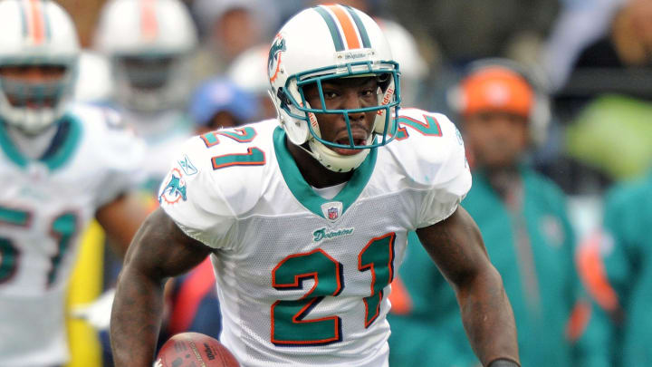 Dec 20, 2009; Nashville, TN, USA; Miami Dolphins corner back Vontae Davis (21) runs for yardage Dec 20, 2009; Nashville, TN, USA; Miami Dolphins corner back Vontae Davis (21) runs for yardage