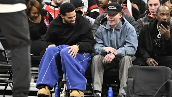 Caleb Williams and Cubs outfielder Pete Crow-Armstrong  attten a Bulls game.