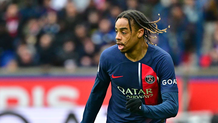 Amid Kingsley Coman's absence for the forthcoming international break, PSG's Bradley Barcola is under consideration for his inaugural selection to the French national team.