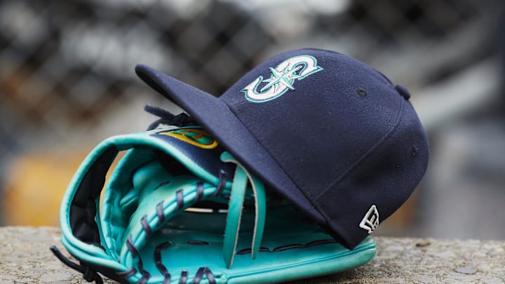 May 12, 2018; Detroit, MI, USA; Hat and glove of Seattle Mariners center fielder Dee Gordon (9) sits in dugout during the third inning against the Detroit Tigers at Comerica Park. Mandatory Credit: Rick Osentoski-Imagn Images May 12, 2018; Detroit, MI, USA; Hat and glove of Seattle Mariners center fielder Dee Gordon (9) sits in dugout during the third inning against the Detroit Tigers at Comerica Park. Mandatory Credit: Rick Osentoski-Imagn Images