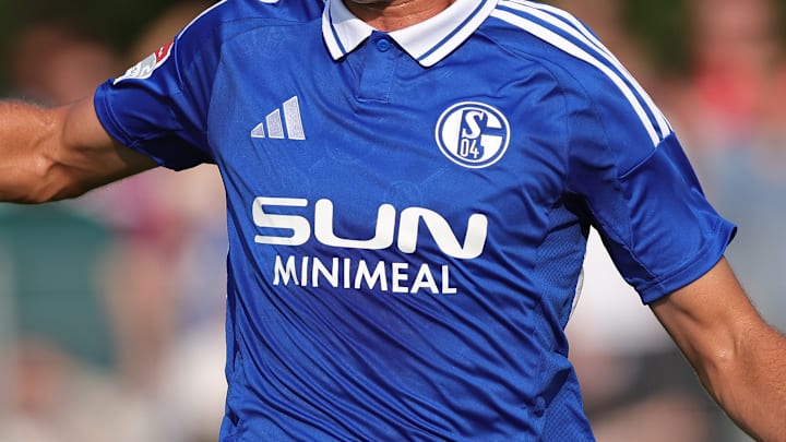 Wer ziert künftig die Brust des FC Schalke?