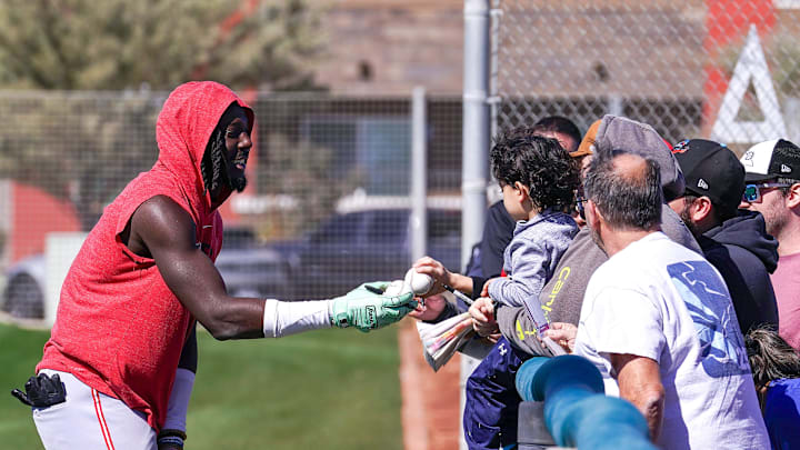 Cincinnati Reds shortstop Elly De La Cruz (44) gives signed baseballs to fans during spring training, Friday, Feb. 20, 2026, at the Cincinnati Reds Player Development Complex in Goodyear, Ariz. Cincinnati Reds shortstop Elly De La Cruz (44) gives signed baseballs to fans during spring training, Friday, Feb. 20, 2026, at the Cincinnati Reds Player Development Complex in Goodyear, Ariz.