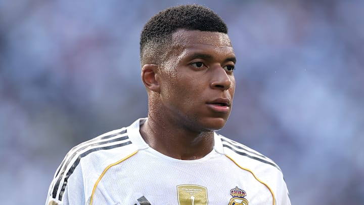 Kylian Mbappé a laissé le numéro 9 vacant.
