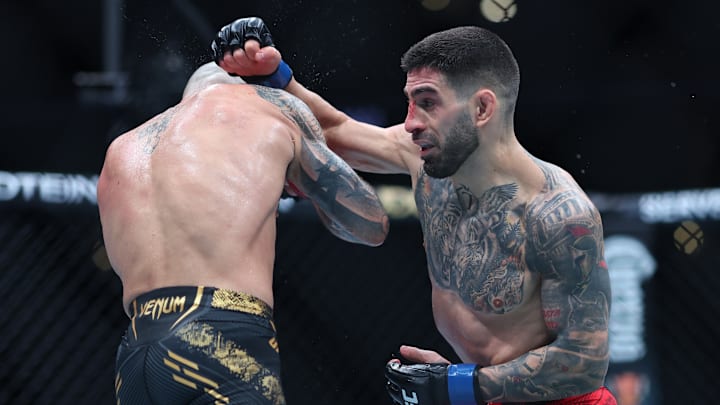 Ilia Topuria noqueó a Alexander Volkanovski en el segundo round de la pelea