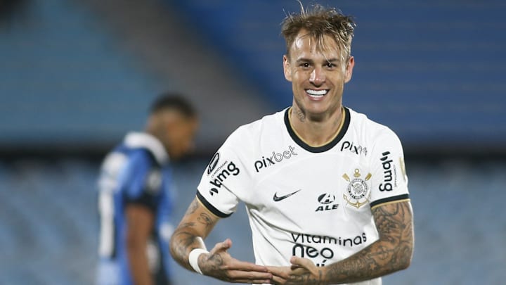 Róger Guedes fez dois gols na estreia do Timão na Libertadores