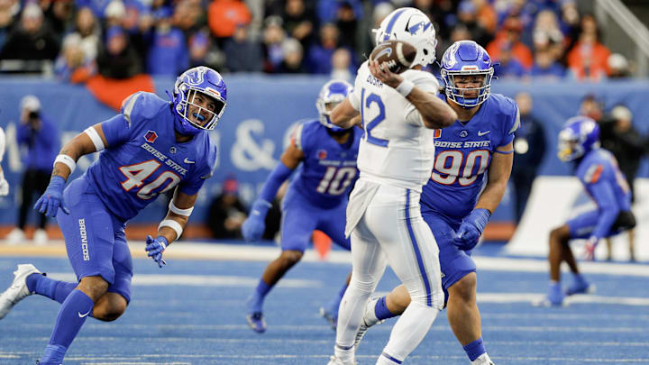 Boise State defensive tackle Braxton Fely (90). Boise State defensive tackle Braxton Fely (90).