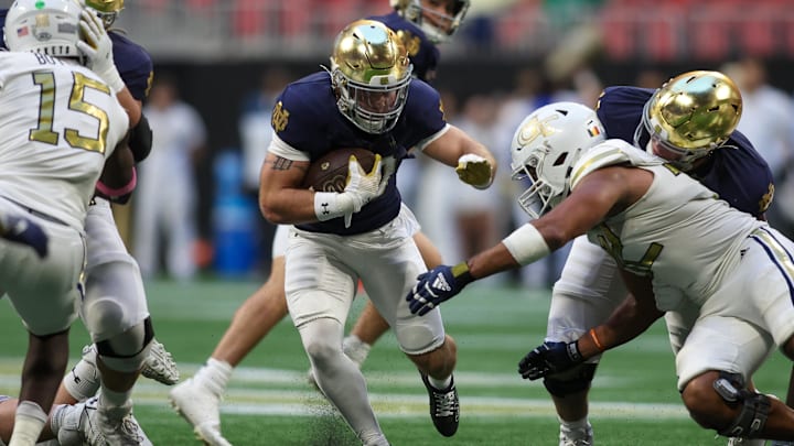 Oct 19, 2024; Atlanta, Georgia, USA; Notre Dame Fighting Irish running back Aneyas Williams (20) runs the ball against the Georgia Tech Yellow Jackets in the fourth quarter at Mercedes-Benz Stadium. Mandatory Credit: Brett Davis-Imagn Images
