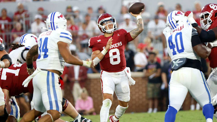 Oklahoma's Dillon Gabriel (8) 