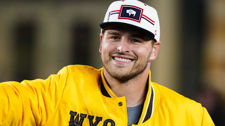 Wyoming Cowboys alumni and current Cincinnati Bengals linebacker Logan Wilson against the Boise State Broncos Wyoming Cowboys alumni and current Cincinnati Bengals linebacker Logan Wilson against the Boise State Broncos