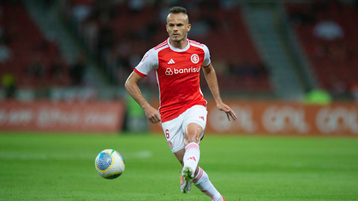 Renê ficou livre no mercado após saída do Internacional