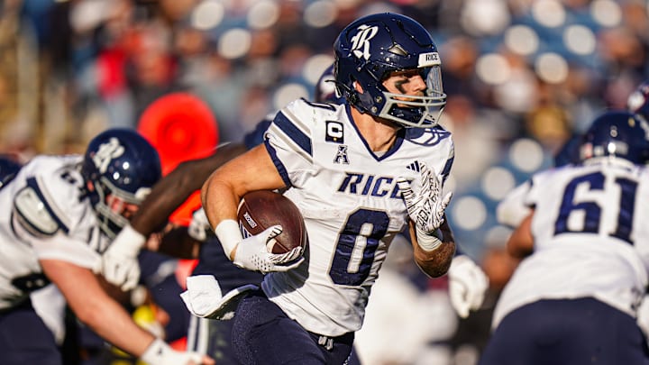 Oct 26, 2024; East Hartford, Connecticut, USA; Rice Owls running back Dean Connors (0) runs the ball against the Connecticut Huskies in the first quarter at Rentschler Field at Pratt & Whitney Stadium. Mandatory Credit: David Butler II-Imagn Images Oct 26, 2024; East Hartford, Connecticut, USA; Rice Owls running back Dean Connors (0) runs the ball against the Connecticut Huskies in the first quarter at Rentschler Field at Pratt & Whitney Stadium. Mandatory Credit: David Butler II-Imagn Images