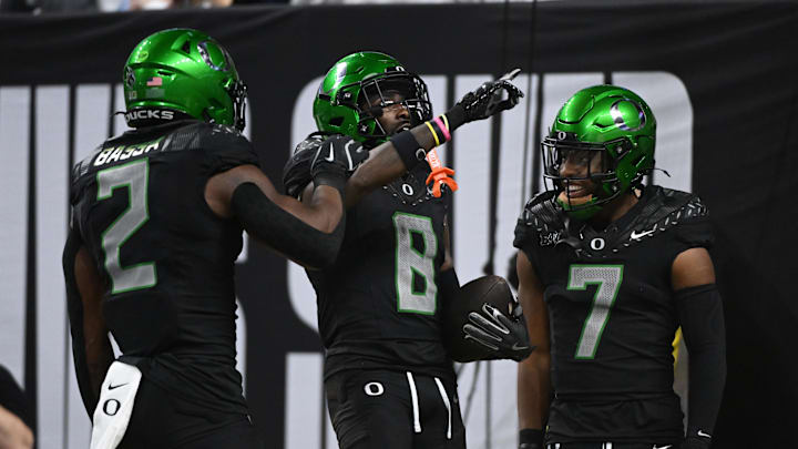 Dec 7, 2024; Indianapolis, IN, USA; Oregon Ducks quarterback Dillon Gabriel (8), wide receiver Gary Bryant Jr. (2) and wide receiver Evan Stewart (7) celebrate a play during the second quarter against the Penn State Nittany Lions in the 2024 Big Ten Championship game at Lucas Oil Stadium. Mandatory Credit: Robert Goddin-Imagn Images Dec 7, 2024; Indianapolis, IN, USA; Oregon Ducks quarterback Dillon Gabriel (8), wide receiver Gary Bryant Jr. (2) and wide receiver Evan Stewart (7) celebrate a play during the second quarter against the Penn State Nittany Lions in the 2024 Big Ten Championship game at Lucas Oil Stadium. Mandatory Credit: Robert Goddin-Imagn Images