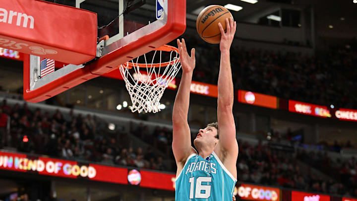 Jan 3, 2026; Chicago, Illinois, USA; Charlotte Hornets center PJ Hall (16) goes up for a shot against the Chicago Bulls during the first half at United Center. Mandatory Credit: Patrick Gorski-Imagn Images Jan 3, 2026; Chicago, Illinois, USA; Charlotte Hornets center PJ Hall (16) goes up for a shot against the Chicago Bulls during the first half at United Center. Mandatory Credit: Patrick Gorski-Imagn Images