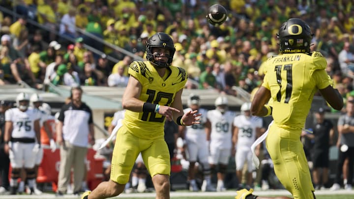 Sep 2, 2023; Eugene, Oregon, USA; Oregon Ducks quarterback Bo Nix (10) throws a touchdown pass to Sep 2, 2023; Eugene, Oregon, USA; Oregon Ducks quarterback Bo Nix (10) throws a touchdown pass to