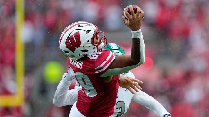 Sep 19, 2026; Madison, Wisconsin, USA;  Wisconsin Badgers tight end Jacob Harris (89) makes a one handed catch during the second quarter against the Eastern Michigan Eagles at Camp Randall Stadium. Mandatory Credit: Jeff Hanisch-Imagn Images