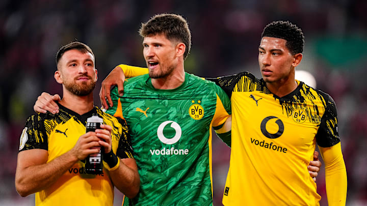 Salih Özcan (l.) steht nicht wie Gregor Kobel und Jobe Bellingham im CL-Kader des BVB