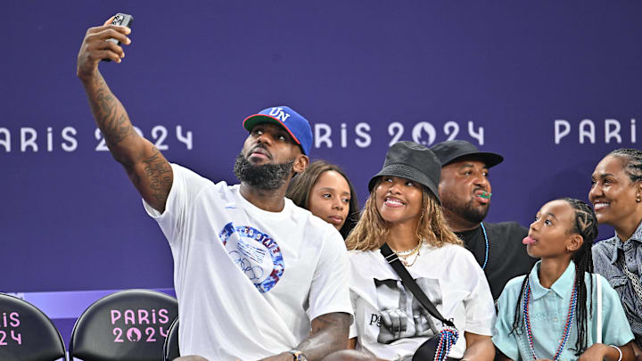 Paris 2024 - Lebron James Attends Basket Ball 3X3 Spain v USA Lebron James and his wife Savannah James attend the Basket Ball 3x3, ESP v USA Paris 2024 - Lebron James Attends Basket Ball 3X3 Spain v USA Lebron James and his wife Savannah James attend the Basket Ball 3x3, ESP v USA
