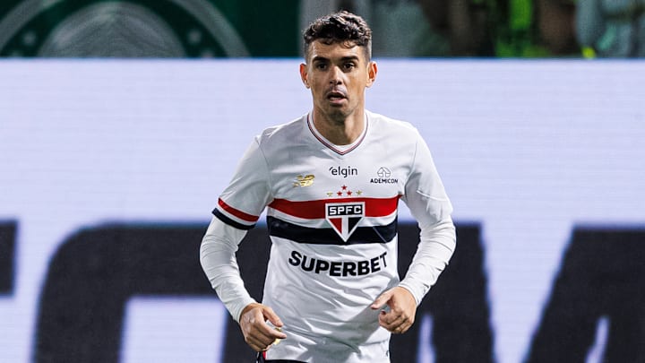 Oscar volta a ser relacionado após 16 jogos
