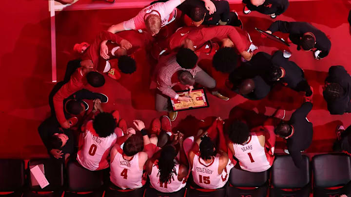The Alabama Basketball Team listens in the huddle against South Dakota State at Coleman Coliseum in Tuscaloosa, AL on Sunday, Dec 29, 2024. The Alabama Basketball Team listens in the huddle against South Dakota State at Coleman Coliseum in Tuscaloosa, AL on Sunday, Dec 29, 2024.