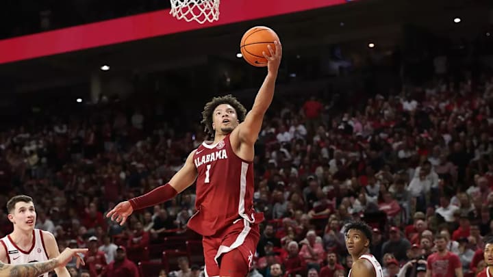 Alabama guard Mark Sears (1) shoots the ball against Arkansas at Bud Walton Arena in Fayetteville, AR on Saturday, Feb 8, 2025.