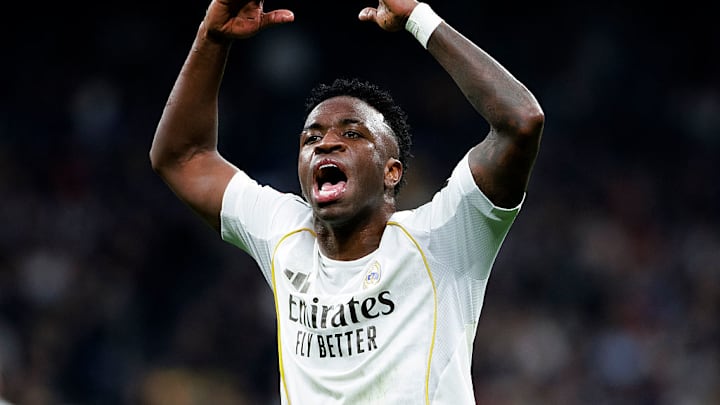 เปิดเผยชะตากรรมวินิซิอุส จูเนียร์และเอ็มบัปเป้ การตัดสินใจเลือกผู้เล่นลงสนามที่น่าตื่นเต้นของเรอัล มาดริดสำหรับเกมเจอเรอัล โซเซียดาด