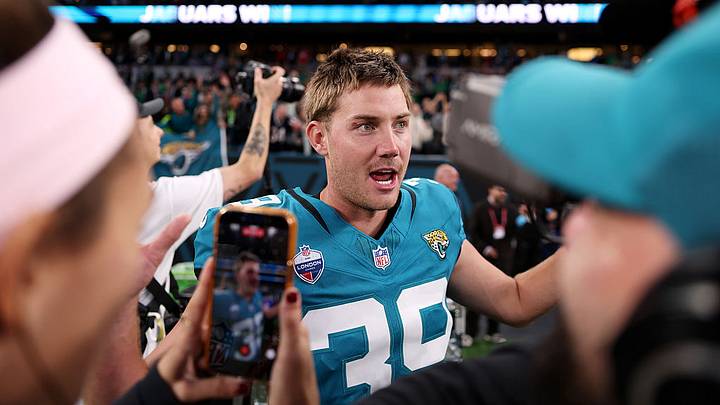 NFL踢球手卡姆·利特尔在伦敦惊天逆转胜利后模仿贝林厄姆标志性庆祝动作