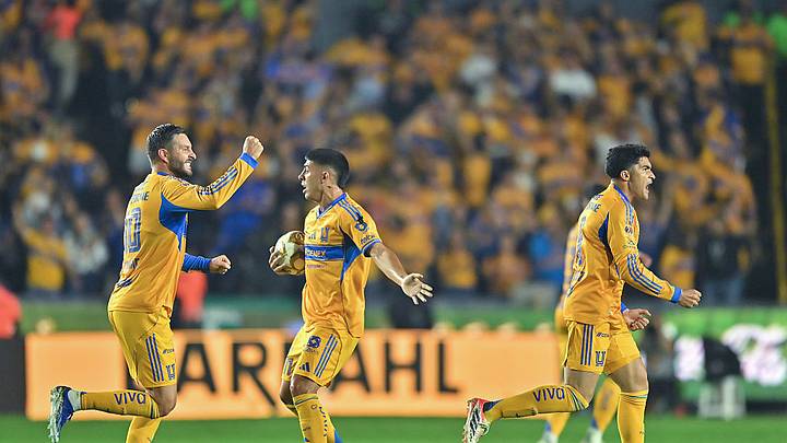 Jugadores de Tigres celebran el primer gol de los Tigres en el partido de vuelta de los cuartos de final del Apertura 2025. Jugadores de Tigres celebran el primer gol de los Tigres en el partido de vuelta de los cuartos de final del Apertura 2025.