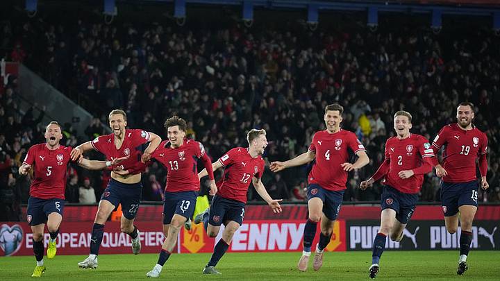 Jugadores checos celebran su pase al Mundial 2026 Jugadores checos celebran su pase al Mundial 2026