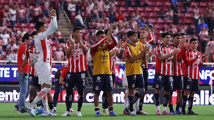 Chivas celebra la goleada ante Puebla Chivas celebra la goleada ante Puebla