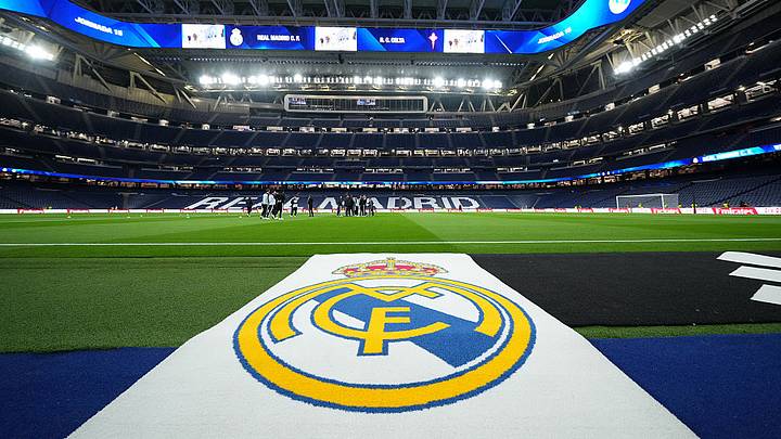 El escudo del Real Madrid en el Bernabéu