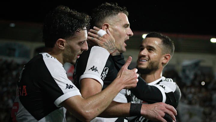 Vasco venceu dois dos três jogos que disputou no Brasileirão 2025