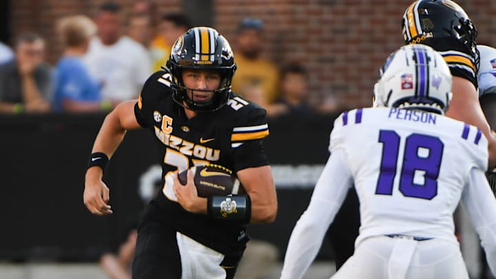 Aug 28, 2025; Columbia, MO, USA; Missouri quarterback Sam Horn (21) rushes the ball in the first half against Central Arkansas. Aug 28, 2025; Columbia, MO, USA; Missouri quarterback Sam Horn (21) rushes the ball in the first half against Central Arkansas.