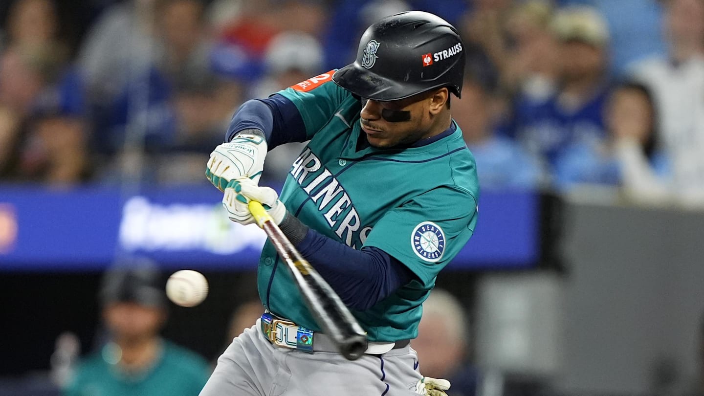 Pirates Facing Competition for Mariners Second Baseman