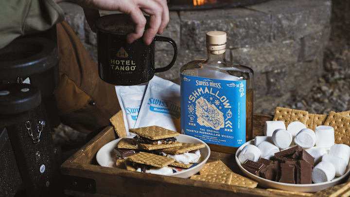 Simply mix Swiss Miss ‘Shmallow into a cup of Swiss Miss Hot Cocoa to achieve the perfect winter cocktail. Image courtesy Conagra Brands, Inc.