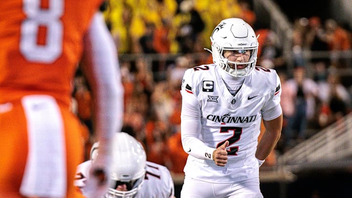 Oct 18, 2025; Stillwater, Oklahoma, USA; Cincinnati Bearcats quarterback Brendan Sorsby (2) behind the line during the first half against the Oklahoma State Cowboys at Boone Pickens Stadium. Mandatory Credit: William Purnell-Imagn Images Oct 18, 2025; Stillwater, Oklahoma, USA; Cincinnati Bearcats quarterback Brendan Sorsby (2) behind the line during the first half against the Oklahoma State Cowboys at Boone Pickens Stadium. Mandatory Credit: William Purnell-Imagn Images