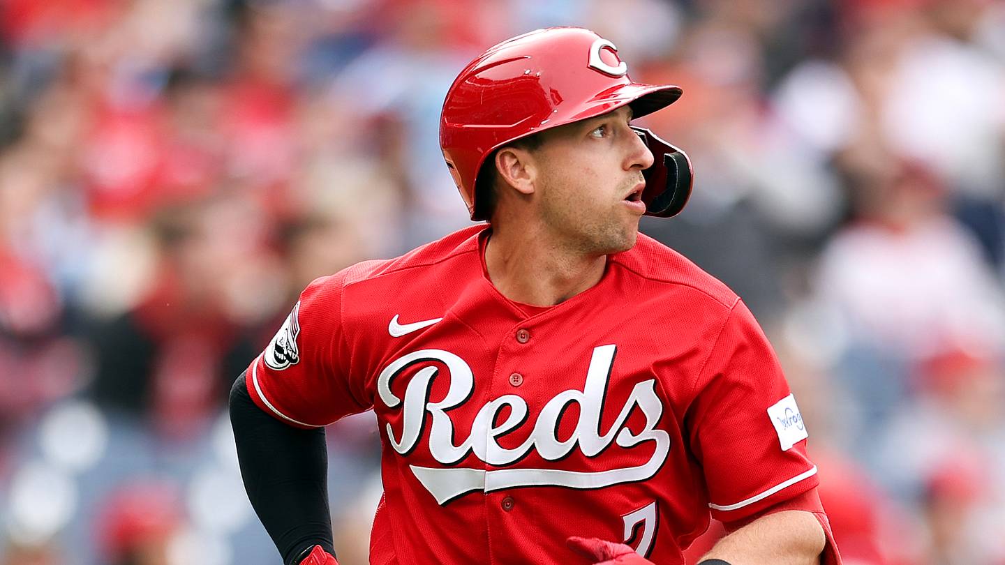 Reds kick off last-gasp homestand with bizarre lineup change