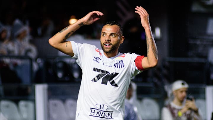 Guilherme marcou o gol da vitória do Santos na Vila